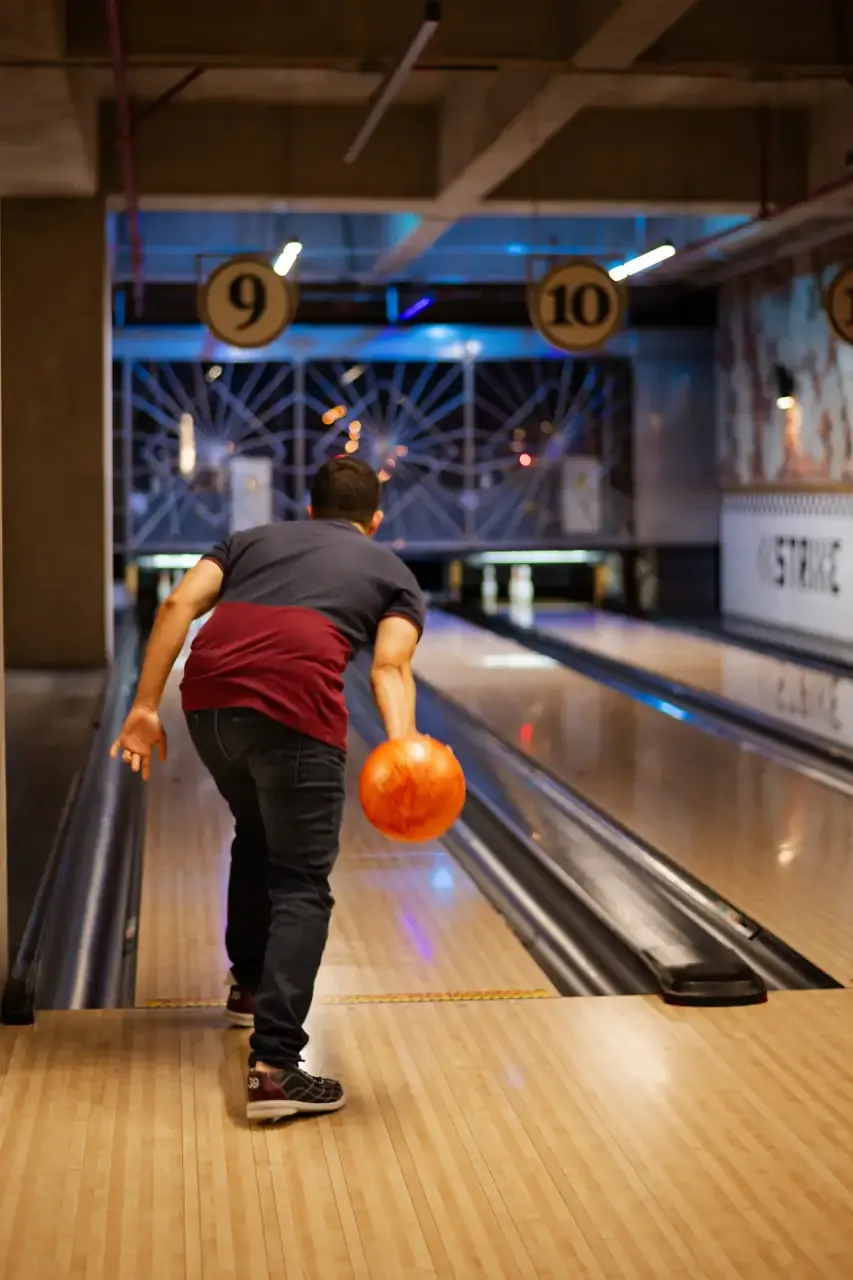 Experiencia de bowling en La Industria Bolera