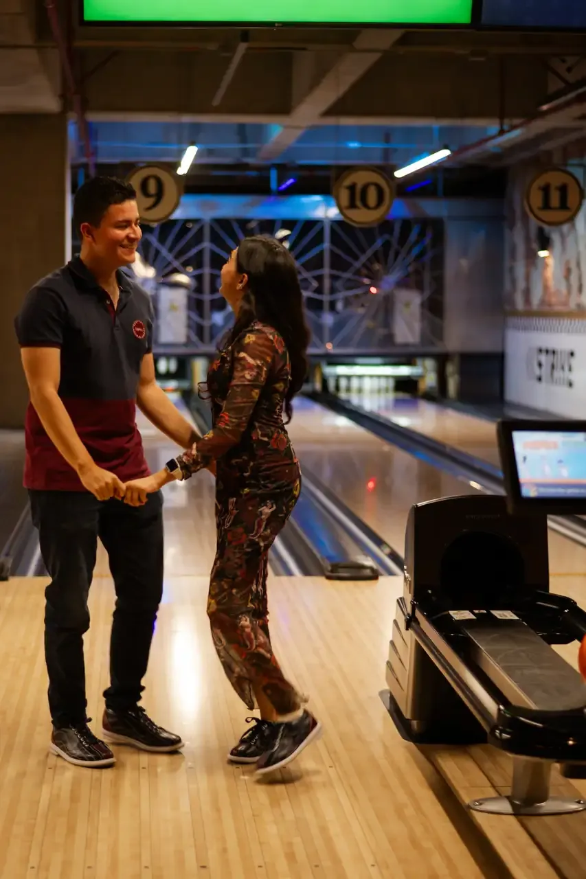 Experiencia de bowling en La Industria Bolera
