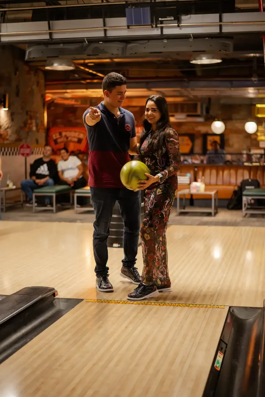 Experiencia de bowling en La Industria Bolera